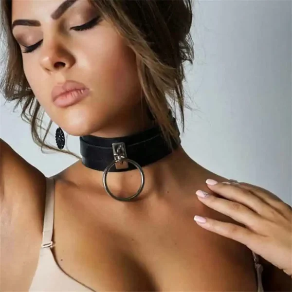 collier BDSM avec grand anneau métallique