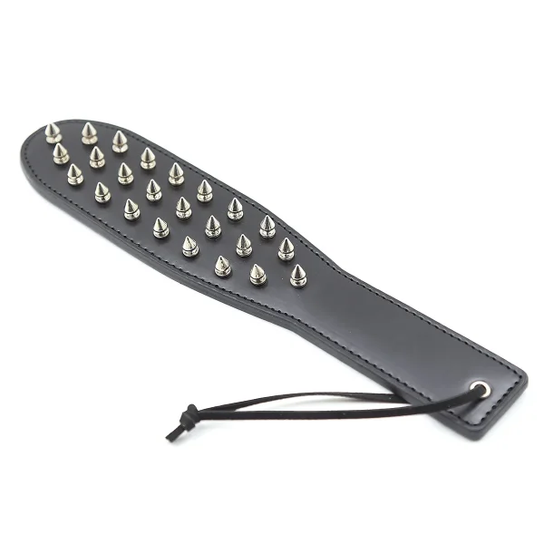 cravache BDSM avec clous métalliques